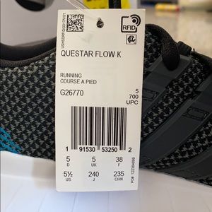 Adidas kids questar flow running shoes size 5.5